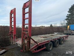 NC BT-24 3-axle equipment trailer with hydraulic ramp