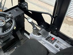 JCB 403 Plus