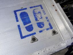 DAF LF 12.210 18-pallet container with tail