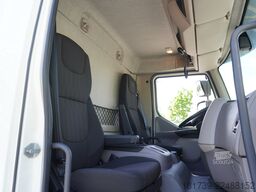 DAF LF 12.210 18-pallet container with tail