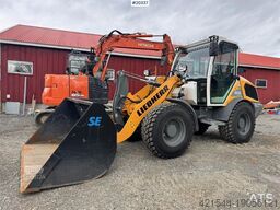 Liebherr L506C Wheel Loader w/ Bucket and Pallet Forks. 845