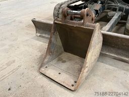 JCB 8026