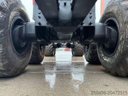 Komatsu 895 8x8 LOADFLEX / CRANE 165F