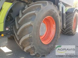 Claas XERION 4000 SADDLE TRAC