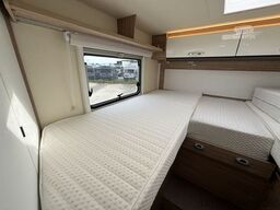 BÜRSTNER Limited T 727 G Hubbett, Markise, SAT/TV, Radio