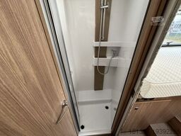 BÜRSTNER Limited T 727 G Hubbett, Markise, SAT/TV, Radio