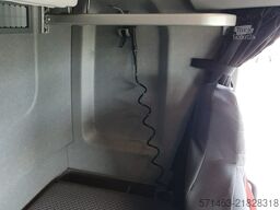 Renault T HIGH 4X2 13L E6 High Sleeper cab + ADR