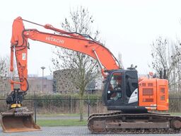 Hitachi ZX225 USRLC-6 | ROTOTILT | BUCKET | GOOD CONDITION