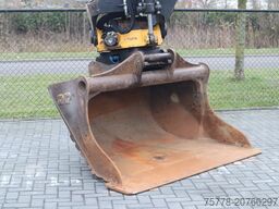 Hitachi ZX225 USRLC-6 | ROTOTILT | BUCKET | GOOD CONDITION