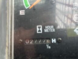 Takeuchi TL130 with forks and loader bucket