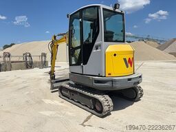 Wacker Neuson ET35 con 3 cazos de excavadora