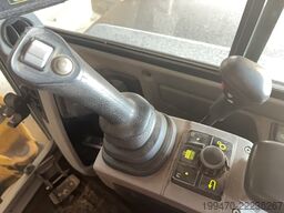 Wacker Neuson ET35 con 3 cazos de excavadora