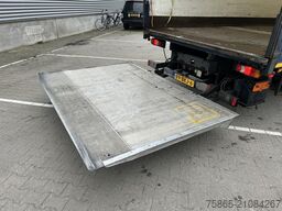 DAF LF 220 FA / 12 Ton / 385 dkm / 6 Cilinder / Box...