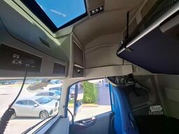 Volvo 460 I-save tractor unit / Low deck