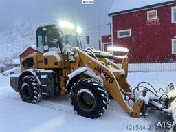 Sino JN 925 wheel loader w/ pallet forks and bucket. WA