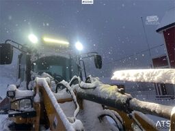 Sino JN 925 wheel loader w/ pallet forks and bucket. WA