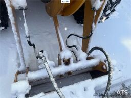 Sino JN 925 wheel loader w/ pallet forks and bucket. WA