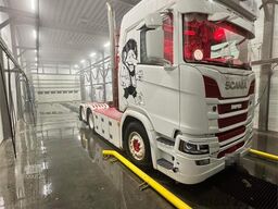 Scania R540 6x2 tractor unit. Stiholt body.