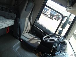 DAF CF 220 + CARRIER + EURO 6 + LIFT