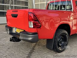 Toyota HiLux 2.4 D-4D-F Xtra Cab Cool Comfort Airco Tr...