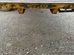 Krone BDF 7,45m Lochleiste Teleskopstützen