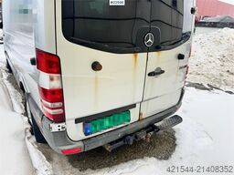 Mercedes-Benz Sprinter 319 with interior and 2 sets of tires