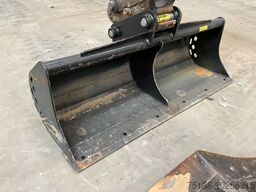 JCB 8055