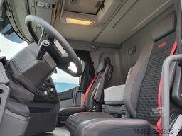 Renault C520 P8x4-4 TRIDEM ROAD 13 LITER + HIAB Z-KRAAN...