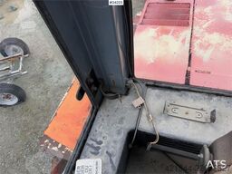 O&K L20i wheel loader with bucket. Repair object