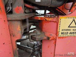 O&K L20i wheel loader with bucket. Repair object