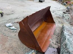 O&K L20i wheel loader with bucket. Repair object