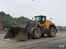 Volvo L220H wheel loader w/ lever control, bucket and sc