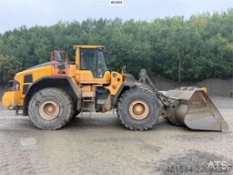 Volvo L220H wheel loader w/ lever control, bucket and sc