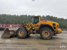 Volvo L220H wheel loader w/ lever control, bucket and sc