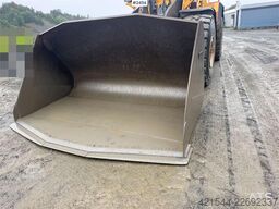 Volvo L220H wheel loader w/ lever control, bucket and sc