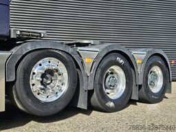Volvo FH 16 750 / 8x4 / 245.000 kg / RETARDER /