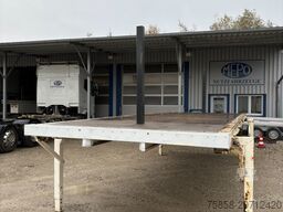 Krone Plattform 7,45m mit Steckrungen mittig