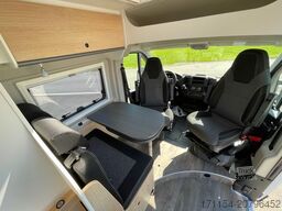 SUNLIGHT Camper Van Cliff 600 Entry