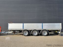 Fynkar K324T / 3 AXLE / TWIST-LOCKS / 2 X LIFT AXLE