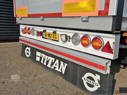 Fynkar K324T / 3 AXLE / TWIST-LOCKS / 2 X LIFT AXLE
