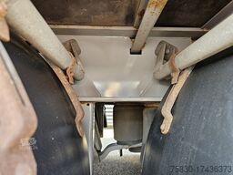 Fynkar K324T / 3 AXLE / TWIST-LOCKS / 2 X LIFT AXLE