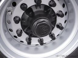 Lamberet refrigerated semi-trailer / Carrier