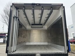 Mercedes-Benz Atego 923L 4-Fleisch-Rohrbahnen TK T-600