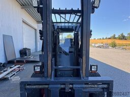 Linde H70D Forklift – Fork Extensions