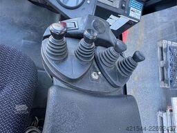 Linde H70D Forklift – Fork Extensions