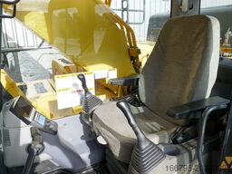 Komatsu PC490LC-11