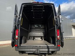VOLKSWAGEN Crafter Kasten 35 L4H3 NAV SITZHZ AHK DAB KAMERA