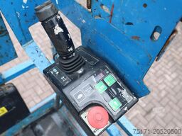 Genie GS3232 Hydraulic Outriggers, Electric, 11.75m Work