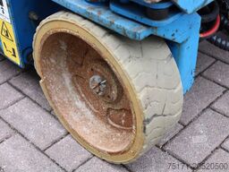 Genie GS3232 Hydraulic Outriggers, Electric, 11.75m Work