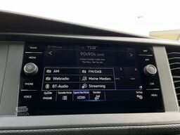 VOLKSWAGEN T6.1 Transporter Kombi KR AHK ACC NAVI SITZH DAB